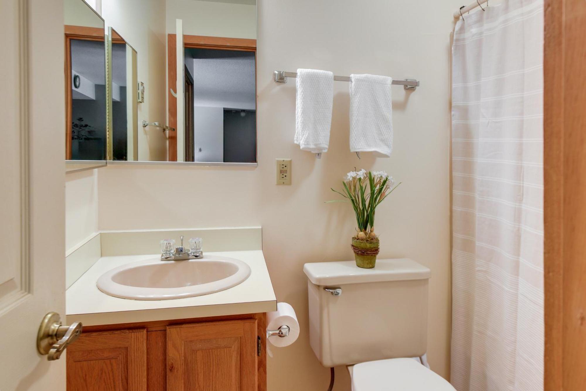 Well-Appointed Lincoln Abode Ski, Swim And Fish! Esterno foto