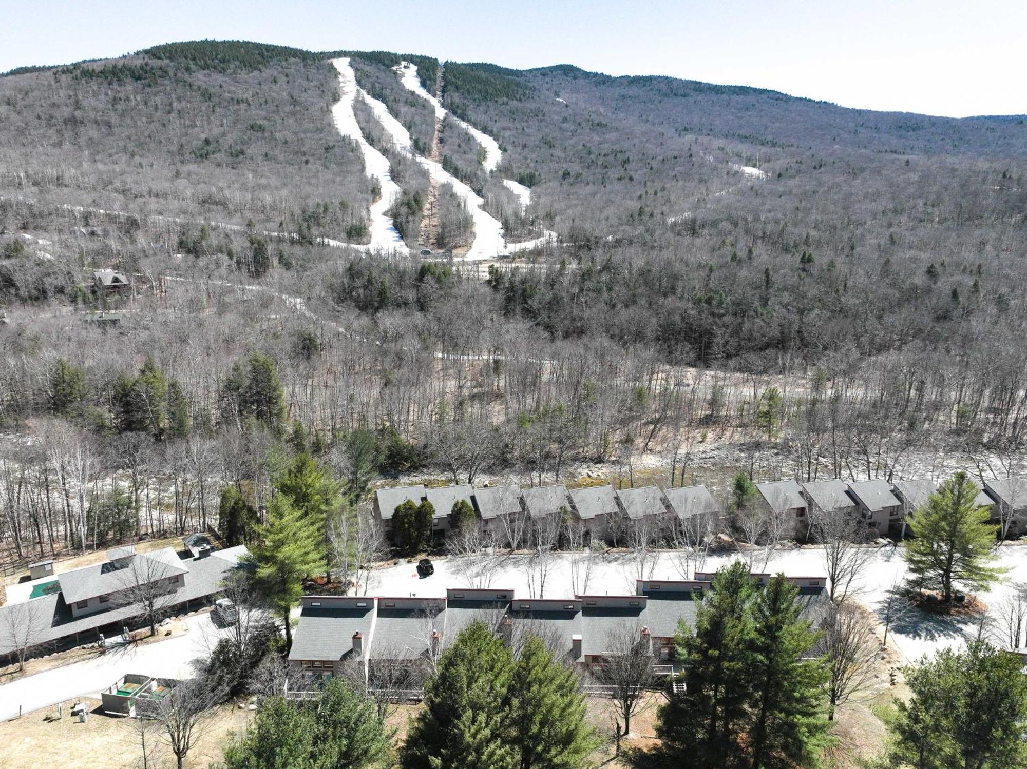 Well-Appointed Lincoln Abode Ski, Swim And Fish! Esterno foto